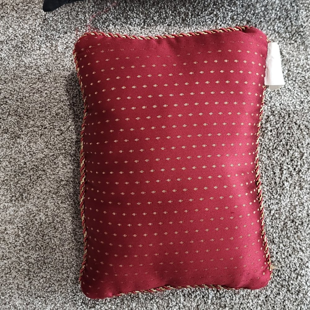 3 - Random Pillows - Picture 5 of 7